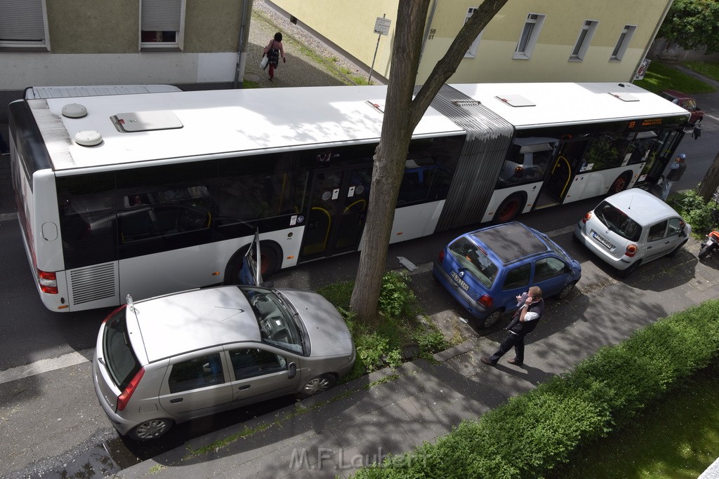 VU KVB Bus gegen PKW Tuer Koeln Kalk Buchforststr P16.JPG - Miklos Laubert